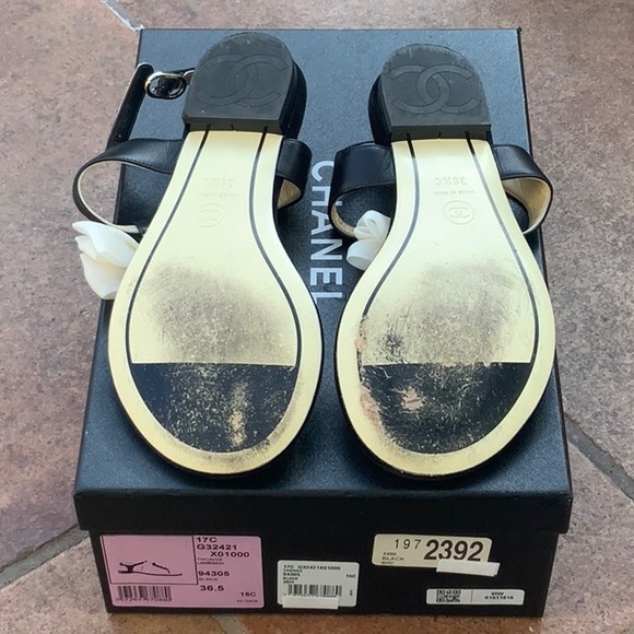 Chanel sandal black with pearl detail size 361/2 - Picture 3 of 3